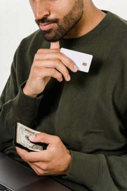 Errores que pueden cancelar tu tarjeta y cómo prevenirlos