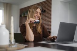 Cómo solicitar la tarjeta Fiesta Rewards Platino de Santander