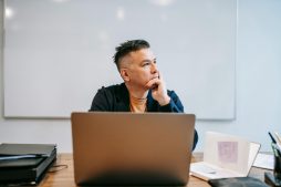Cuentas bancarias, tarjetas de débito y nómina cuál es la diferencia, Pexels